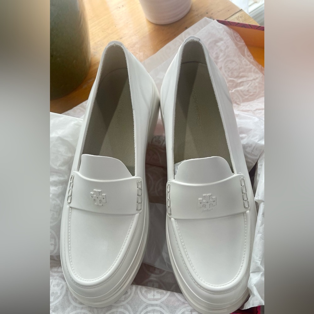 Brand New Tory Women's classic White Rain Loafers size 9